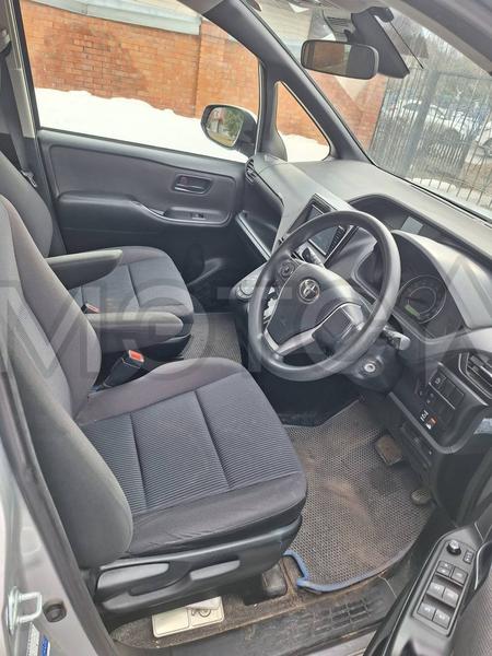 Toyota Noah 2018, фото 10