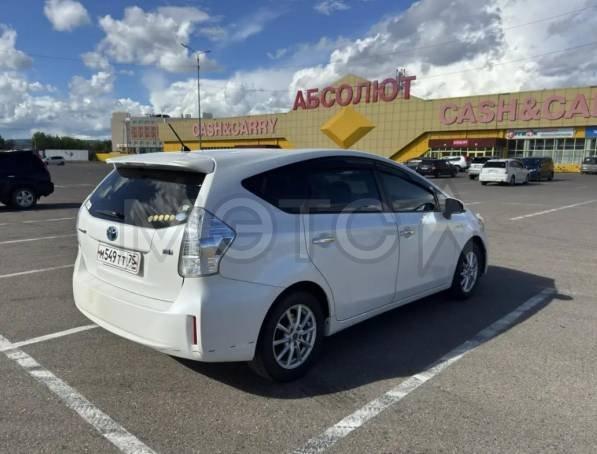 Toyota Prius Alpha 2014, фото 5