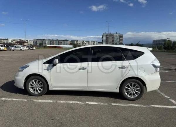 Toyota Prius Alpha 2014, фото 4