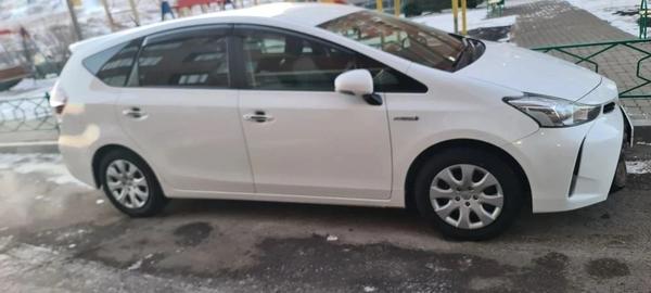 Toyota Prius Alpha 2020, фото 2