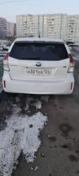 Toyota Prius Alpha 2020, фото 3