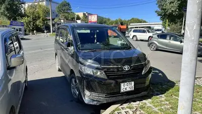 Toyota Voxy 2014 с торгов по банкротству, фото 1