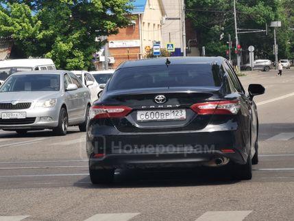 Toyota Camry 2021, фото 2